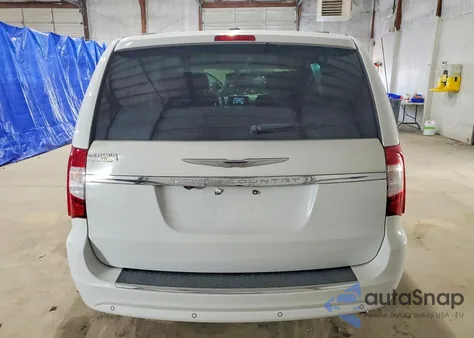 2015 Chrysler Town & Country Touring L z USA, uszkodzony, nr VIN 2C4RC1CG9FR547716